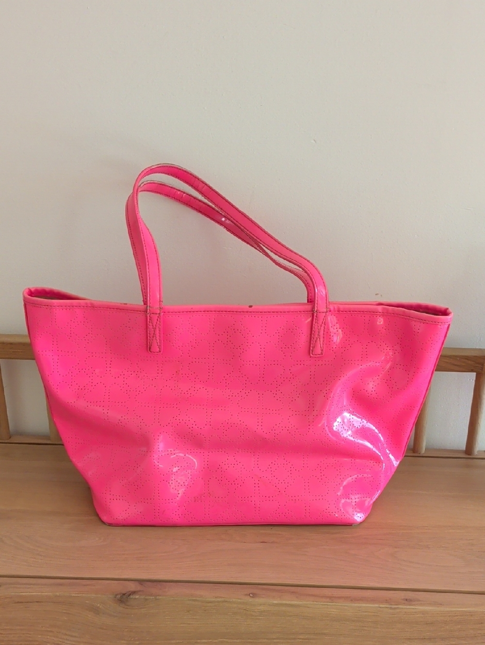 Kate Spade Molly bikini Dot patent Tote In neon Hot pink - Picture 3 of 12
